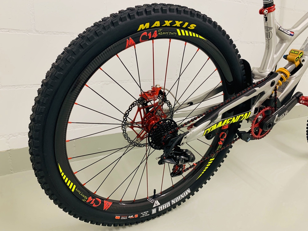 Shocka Colored Spokes - Commencal anodized-look red